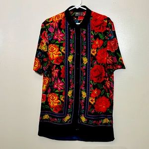 33.5 inches length and from armpit to armpit it is 22 inches. Mens